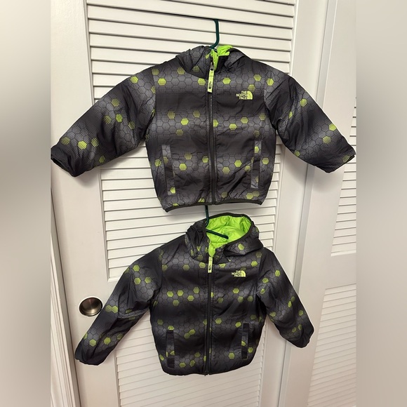 North Face Reversible Jacket 4T - Picture 3 of 4